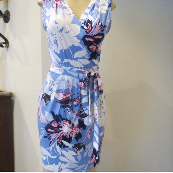 VENUS Dresses & Skirts - Venus Floral wrap dress